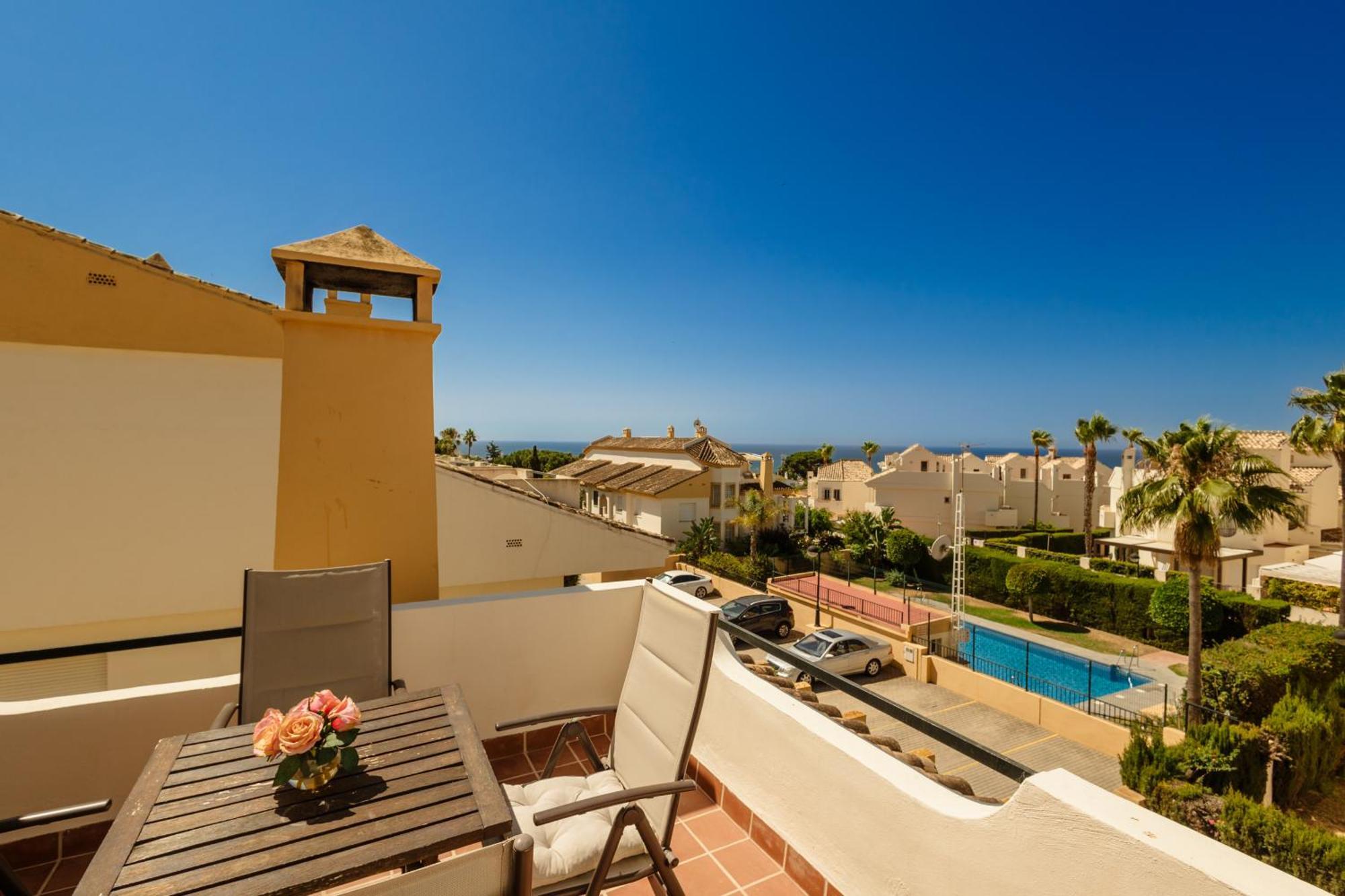 Beautiful Townhouse Walking Distance To The Beach In Costabella, Марбелья Экстерьер фото