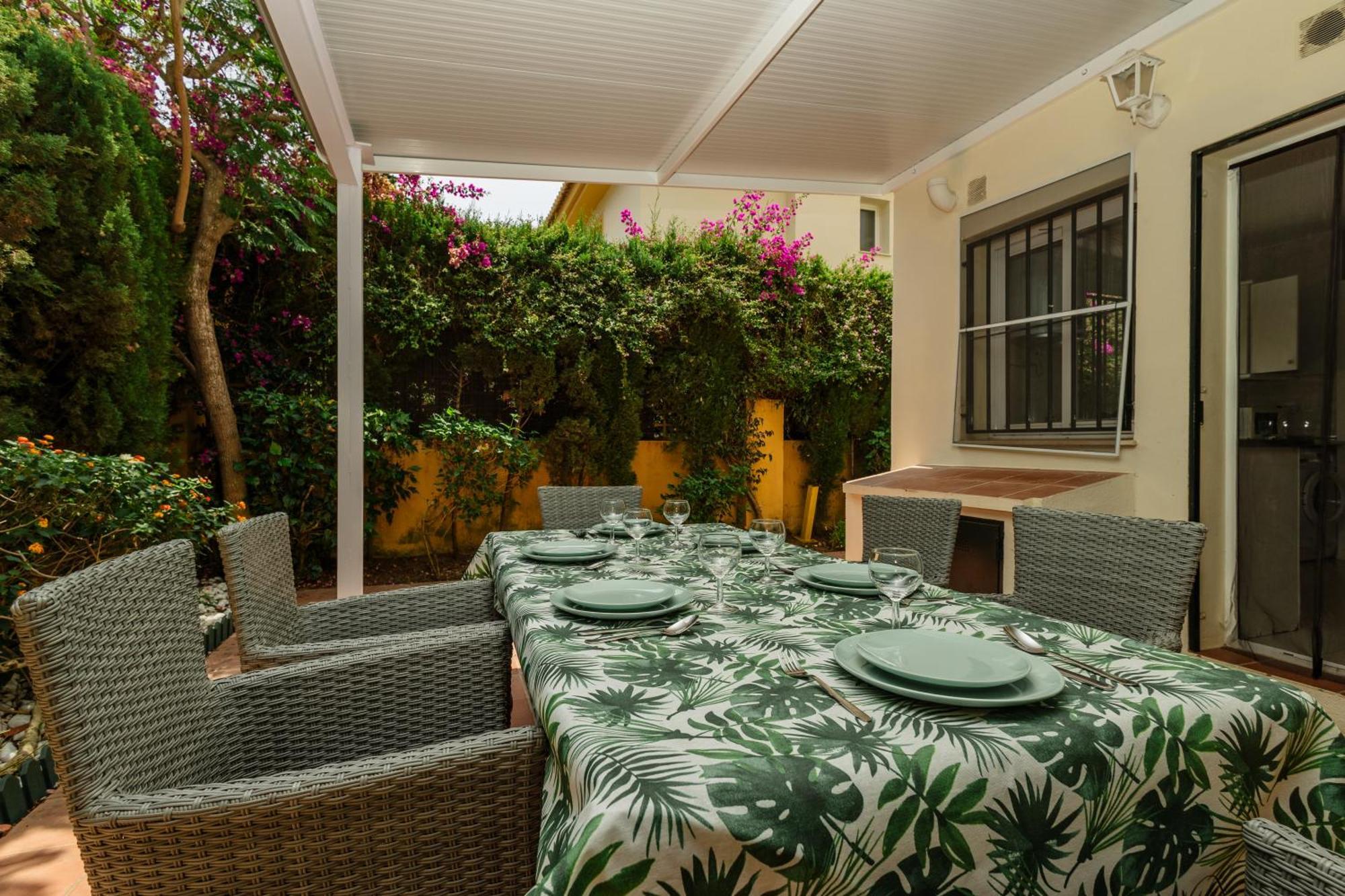 Beautiful Townhouse Walking Distance To The Beach In Costabella, Марбелья Экстерьер фото