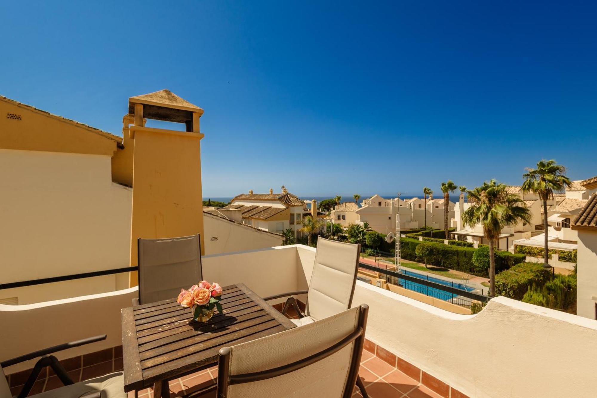 Beautiful Townhouse Walking Distance To The Beach In Costabella, Марбелья Экстерьер фото