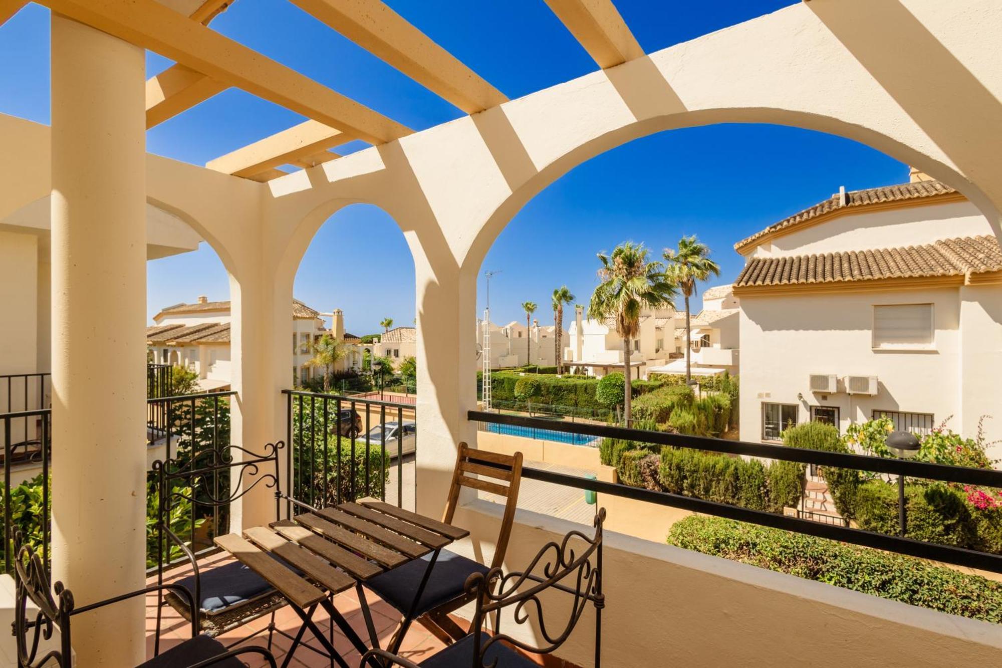 Beautiful Townhouse Walking Distance To The Beach In Costabella, Марбелья Экстерьер фото