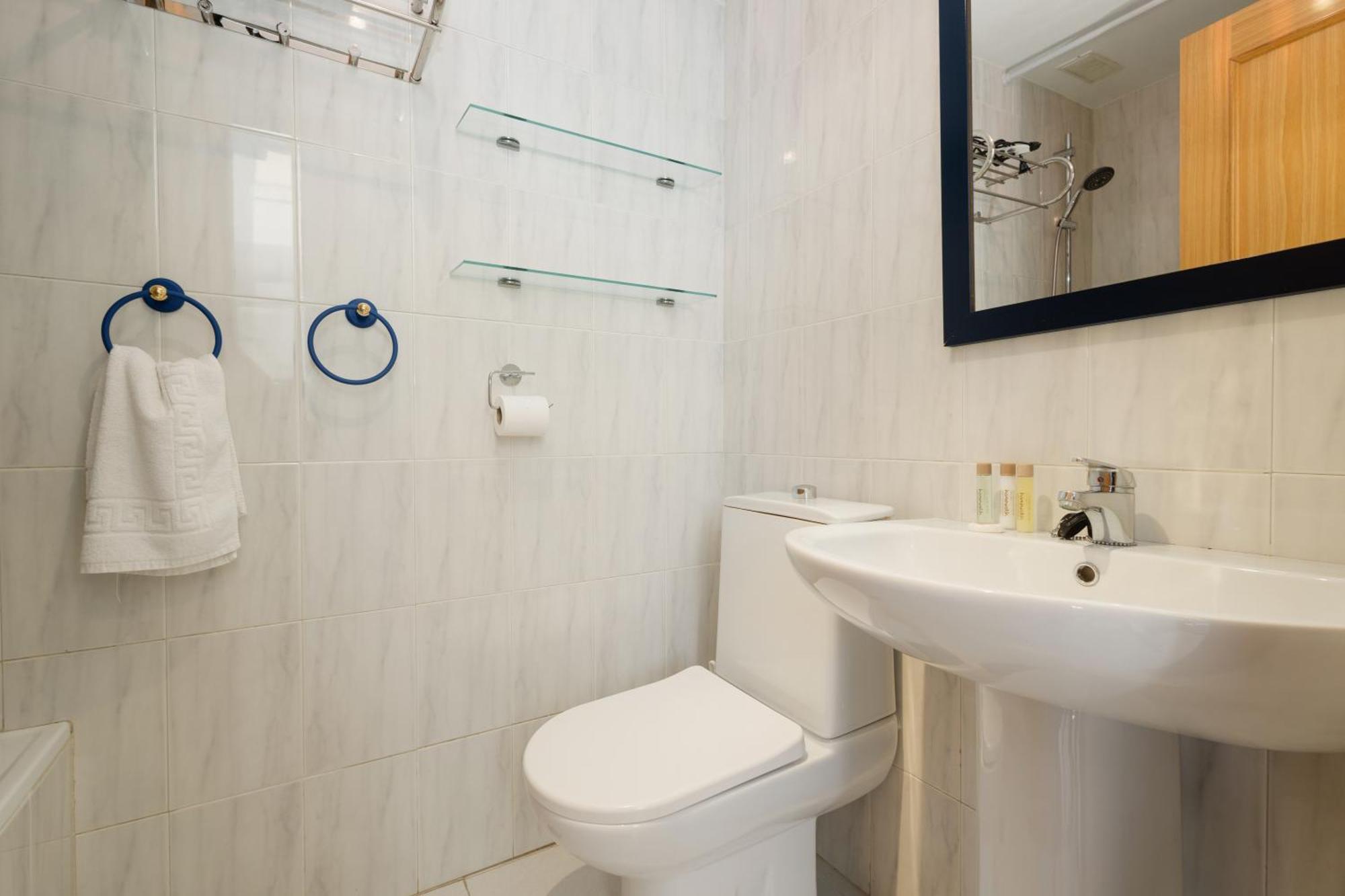 Beautiful Townhouse Walking Distance To The Beach In Costabella, Марбелья Экстерьер фото