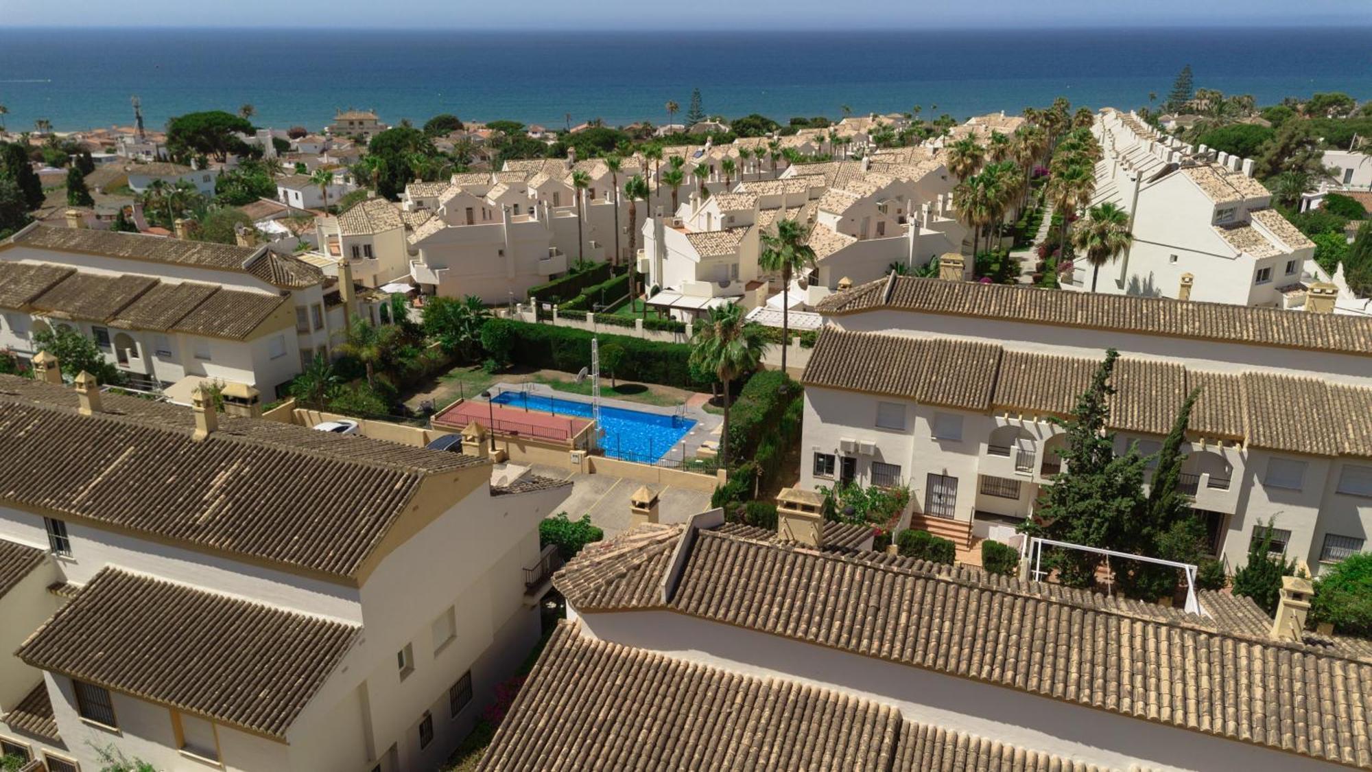 Beautiful Townhouse Walking Distance To The Beach In Costabella, Марбелья Экстерьер фото